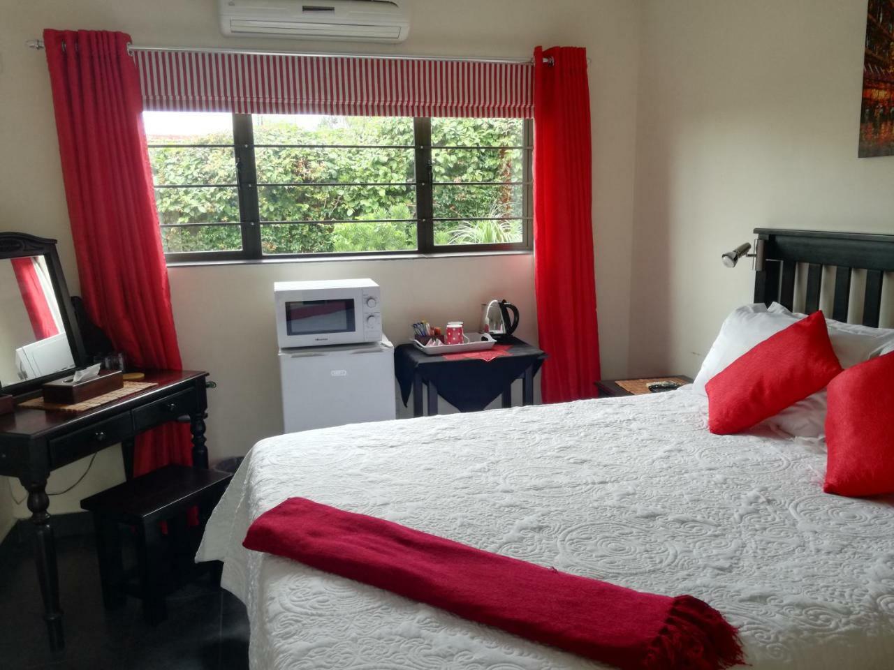 Avalon Guest House Amanzimtoti Kültér fotó